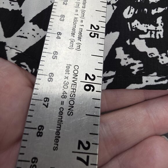 Notations Blouse Womens XL Black White Abstract Print Roll Tab Sleeve Top V Neck - Picture 10 of 10